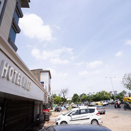 Hotel Kyra Airport アーメダバード エクステリア 写真