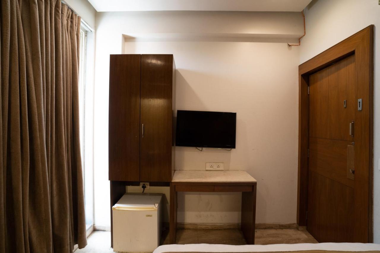 Hotel Kyra Airport アーメダバード エクステリア 写真