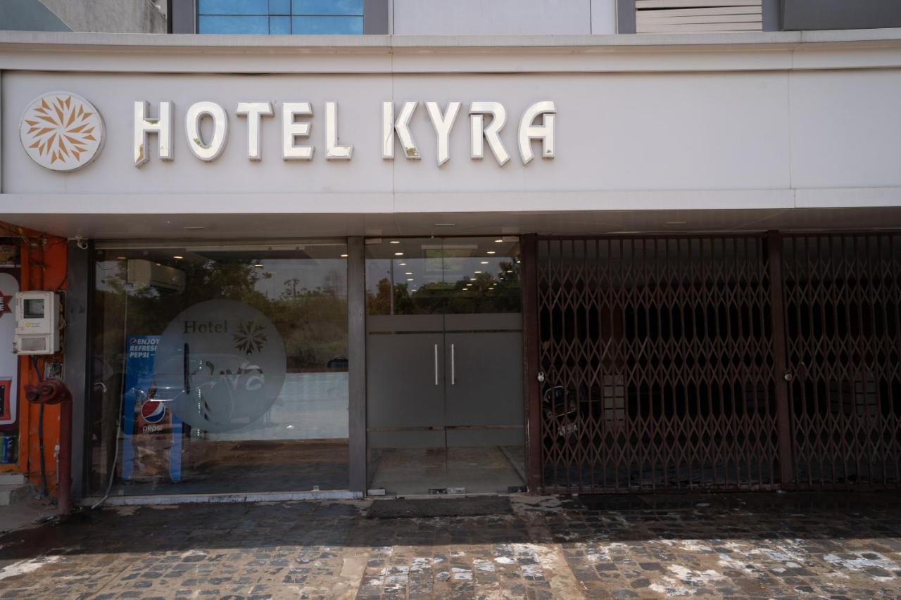 Hotel Kyra Airport アーメダバード エクステリア 写真