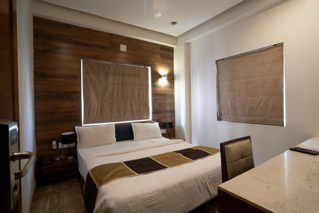Hotel Kyra Airport アーメダバード エクステリア 写真