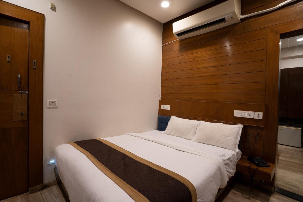 Hotel Kyra Airport アーメダバード エクステリア 写真
