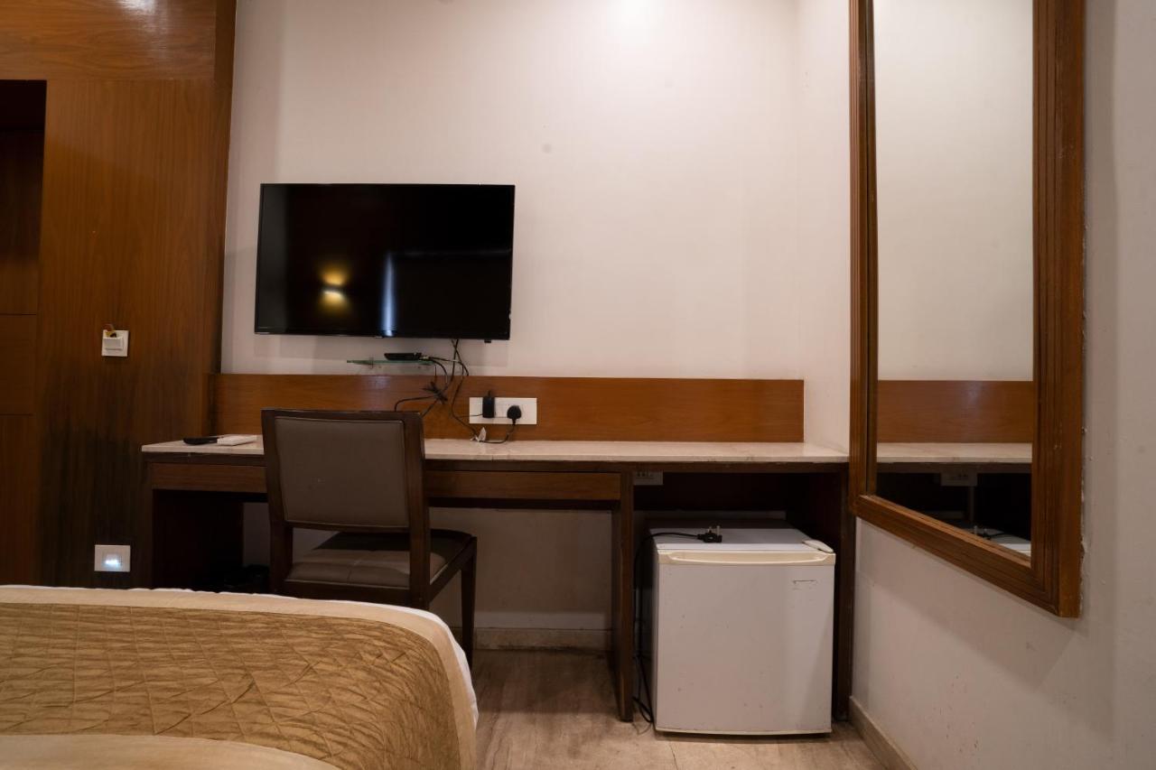Hotel Kyra Airport アーメダバード エクステリア 写真